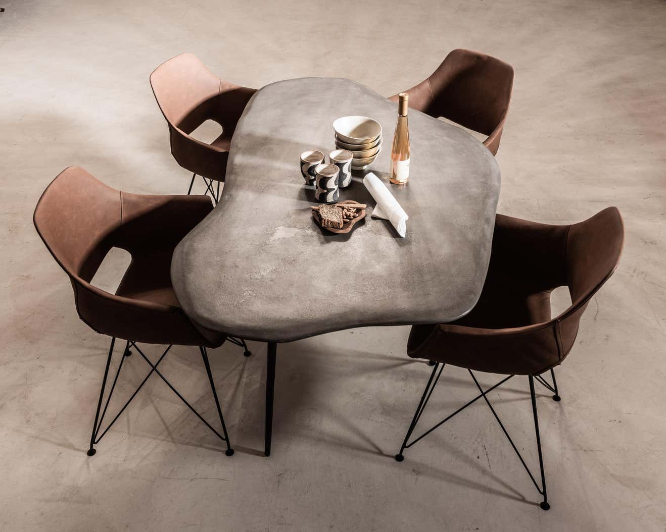 Andrea Table