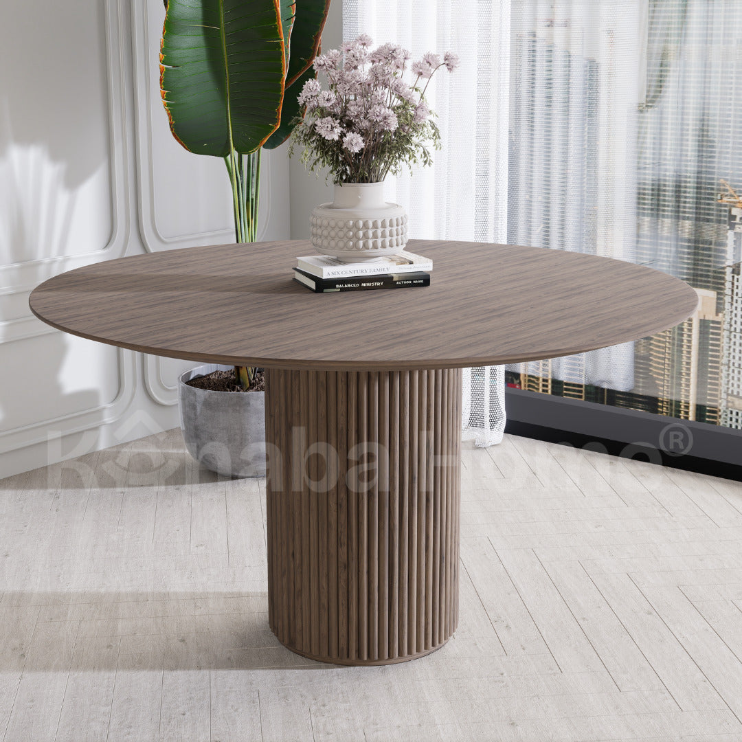 Aki Dining Set