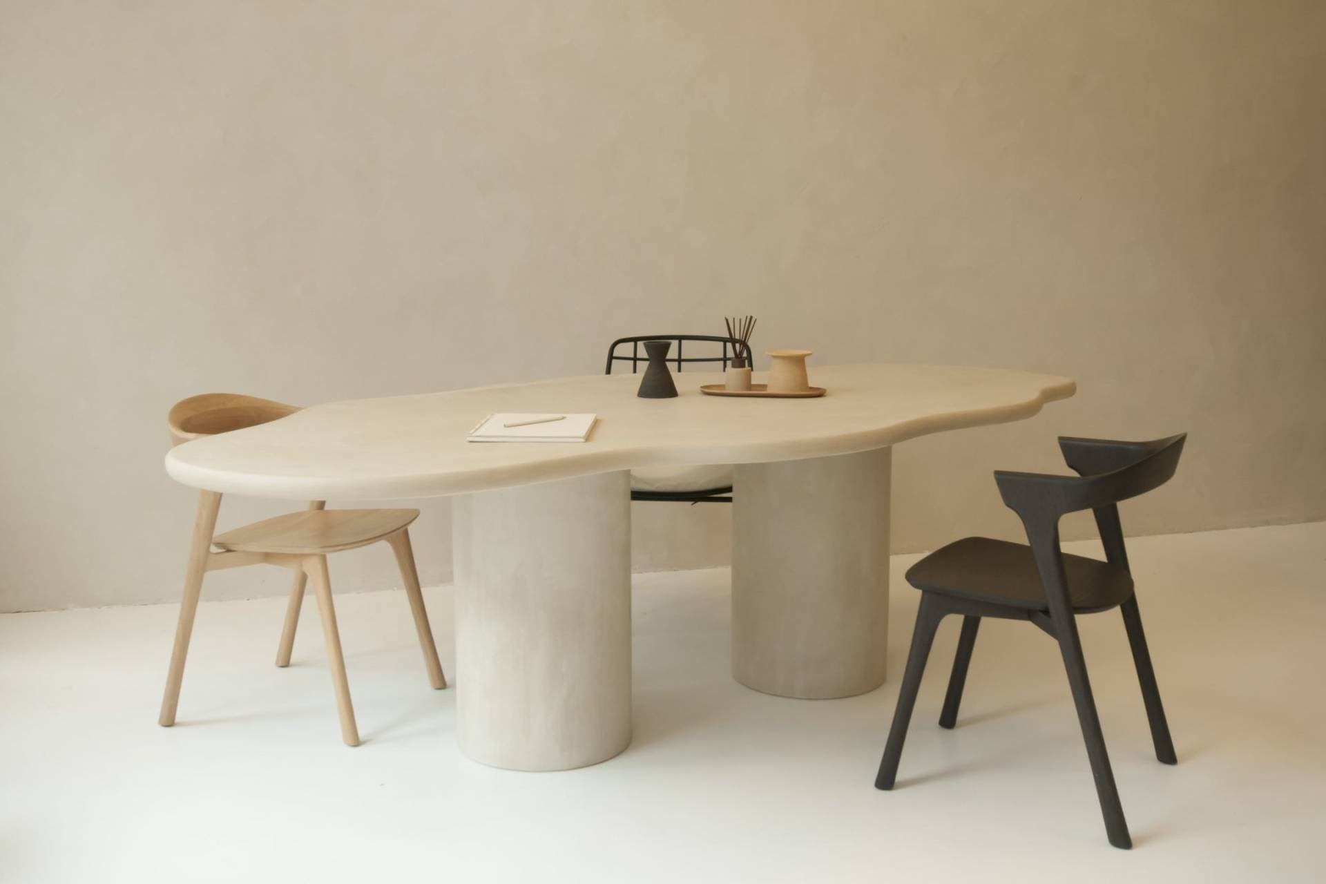 Ola Dining Table