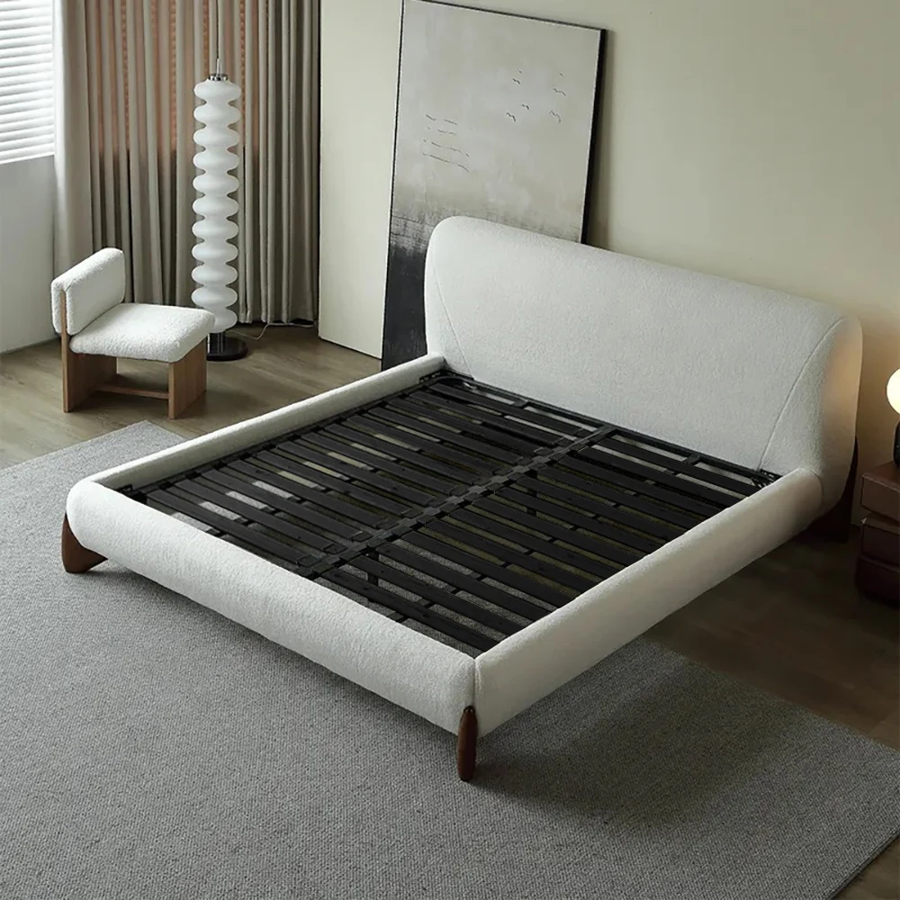 Loria Bed