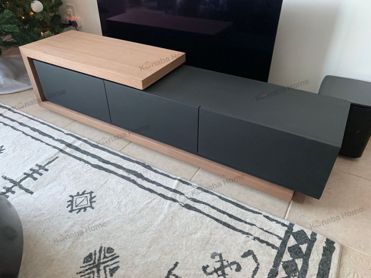 Peter Extendable TV Stand